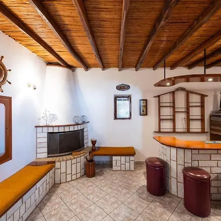 The Eagle's Nest House - Overlooking Antiparos بيت للعطل